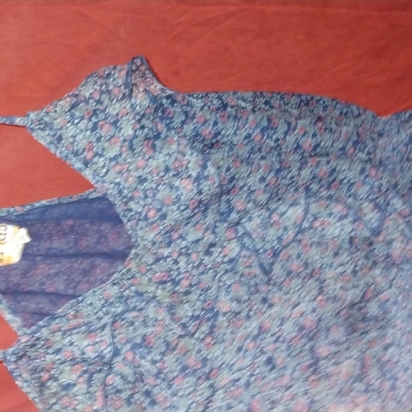 Mudd blue floral top size XL used in great condition - Picture 13 of 14